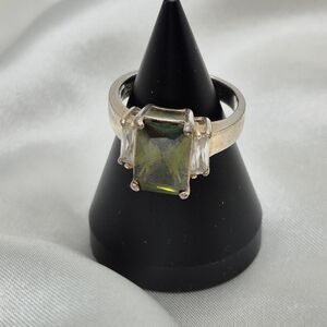Elegant Sterling Silver Ring With Olive Green & Clear Cz's.  Very Pretty! Sz 7